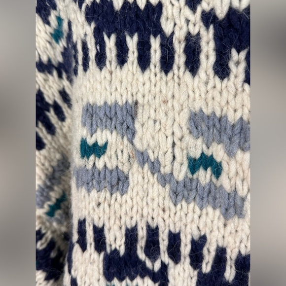 URUHA Artesania Andean Wool Sweater – Hand Knit Ecuador Crewneck fishmetman - Picture 6 of 8